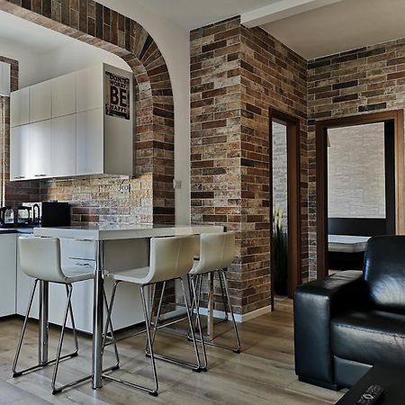 Queen East Verona Apartments Exterior photo